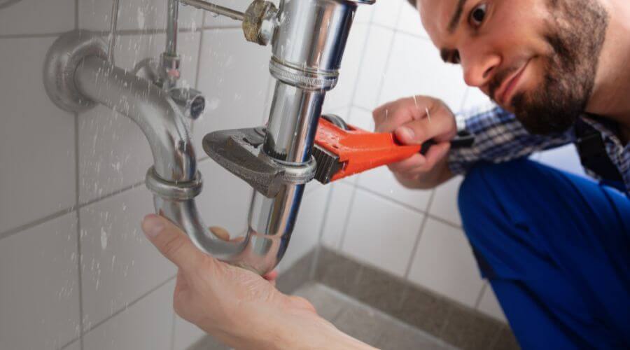 Expert burst pipe repair services in Mount Meigs, AL